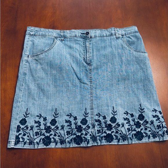 Karen Scott Floral Embroidered Denim Skort 16 - Picture 1 of 5